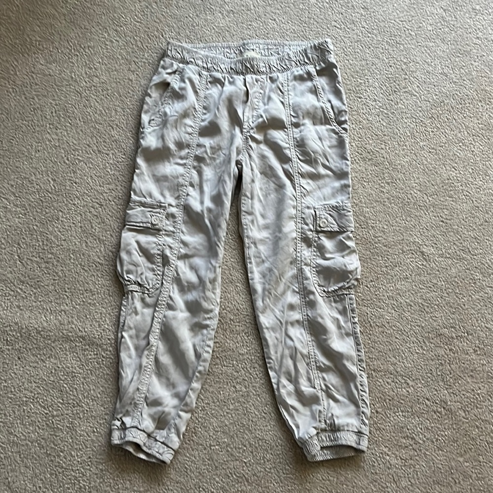 Cloth & Stone - Khaki colored capri cargo pants